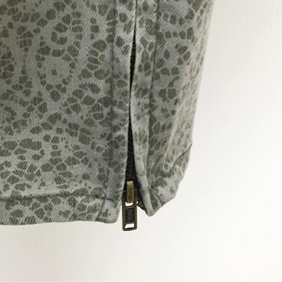 Free People Women’s Size 27 Skinny Jeans Ankle Zip Gray Lace Print Jeans… - Picture 4 of 10